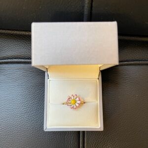 Authentic Dior Joaillerie Daisy Ring with Diamond and Gold Band